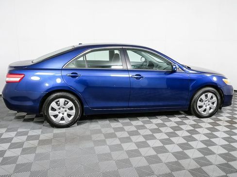 Used 2011 Toyota Camry LE image 4
