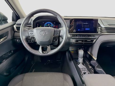 Used 2025 Toyota Camry LE w/ Convenience Package image 24