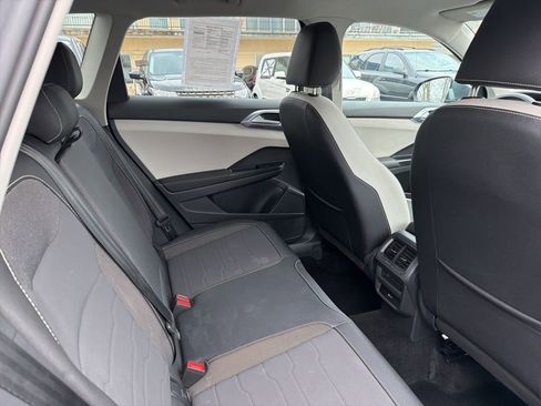 Used 2025 Volkswagen Taos SE image 12