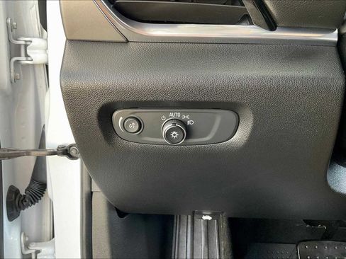 Used 2018 Chevrolet Traverse LS image 30