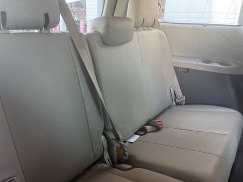 Used 2015 Toyota Sienna LE FWD image 10
