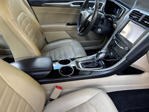 Used 2013 Ford Fusion SE FWD image 19