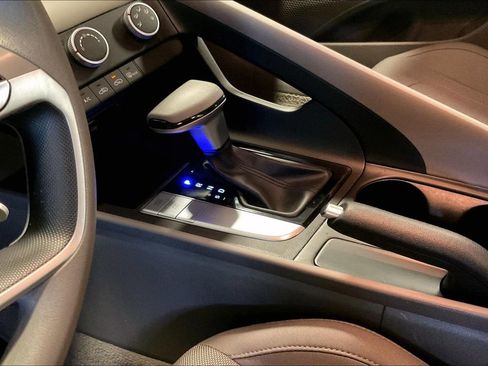 Used 2024 Hyundai Elantra SE image 12