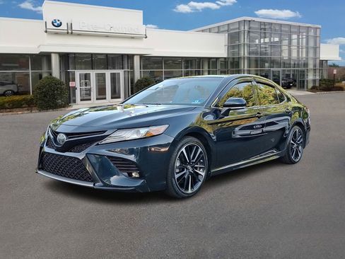 Used 2018 Toyota Camry XSE FWD image 1