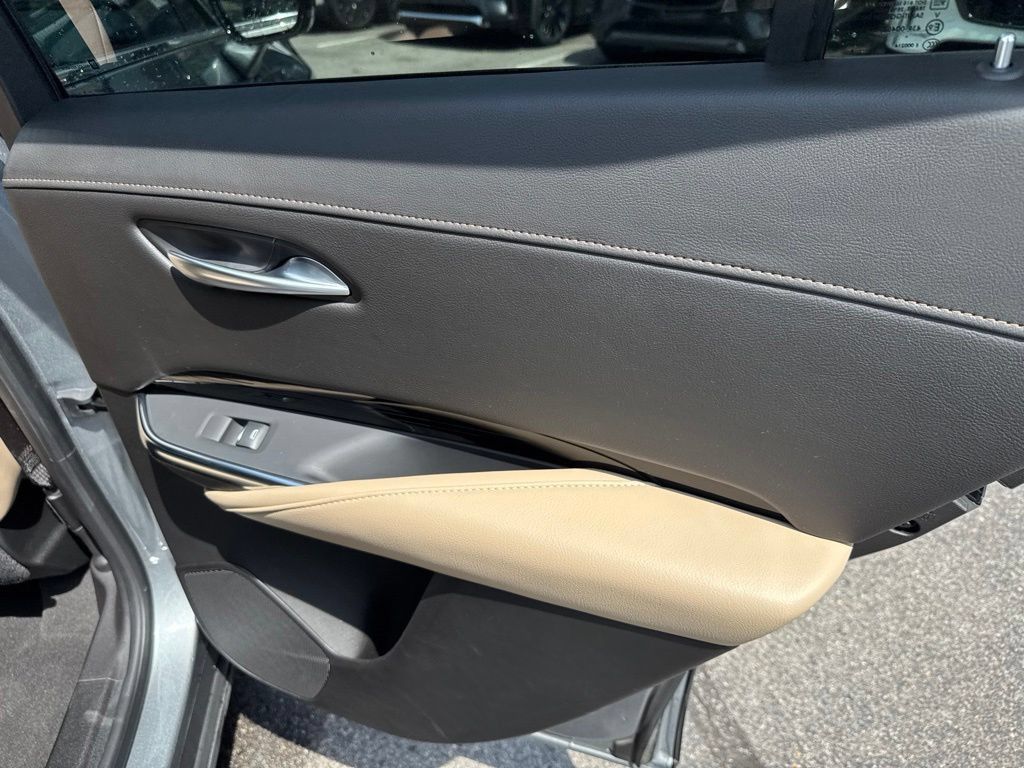 Used 2024 Cadillac XT4 Luxury w/ Cold Weather Package FWD image 71