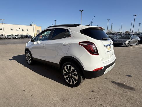 Used 2022 Buick Encore Preferred image 3