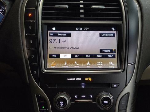 Used 2017 Lincoln MKX Reserve FWD image 25