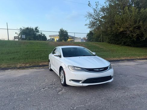 Used 2015 Chrysler 200 Limited w/ Convenience Group FWD image 2