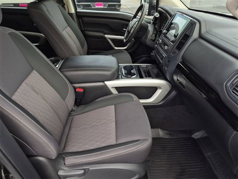 Used 2024 Nissan Titan SV w/ SV Convenience Package image 12