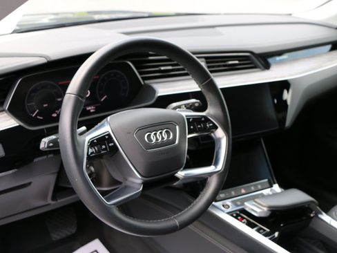 Used 2022 Audi e-tron Premium w/ Convenience Plus Package AWD/4WD image 18