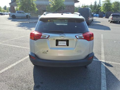 Used 2015 Toyota RAV4 XLE w/ Preferred Accessory Package FWD image 6