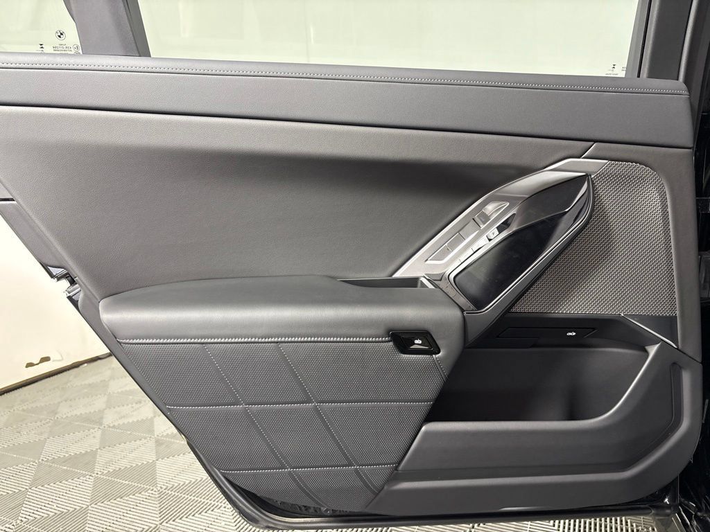 Certified 2025 BMW 750e xDrive AWD/4WD image 29