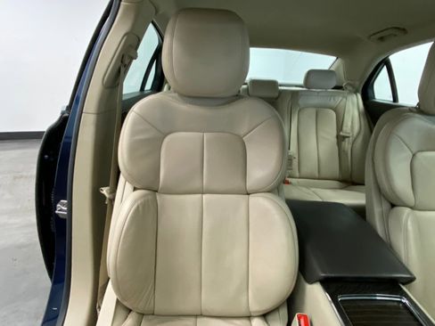 Used 2017 Lincoln Continental Select w/ Climate Package image 23