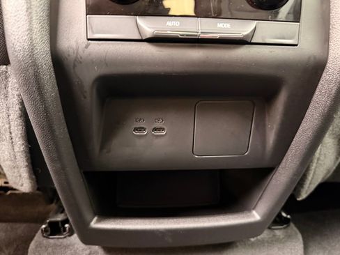 Used 2025 Chevrolet Traverse LT image 26