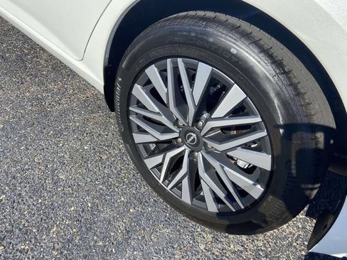 Used 2024 Nissan Altima 2.5 SV w/ SV Premium Package FWD image 7