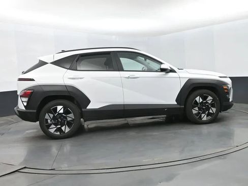 Used 2025 Hyundai Kona SEL FWD image 4