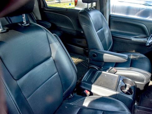 Used 2019 Toyota Sienna SE Premium AWD/4WD image 21