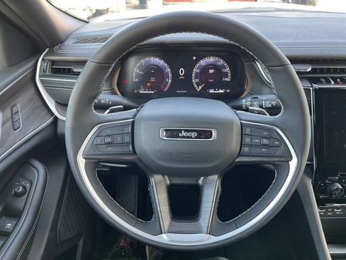 New 2025 Jeep Grand Cherokee L Limited w/ Black Appearance Package image 10