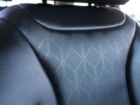 Used 2023 Kia Carnival SX image 31