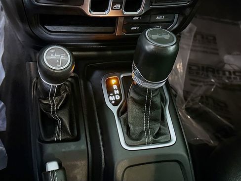 Used 2023 Jeep Wrangler Unlimited Sahara AWD/4WD image 8
