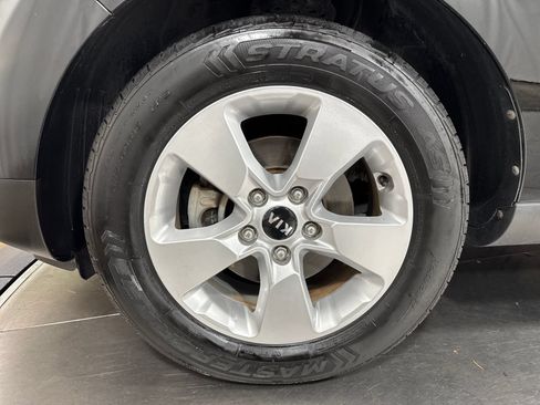 Used 2017 Kia Soul FWD image 2