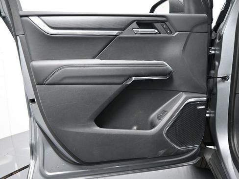 Used 2025 GMC Acadia Elevation image 21