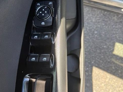 Used 2015 Ford Fusion SE FWD image 15