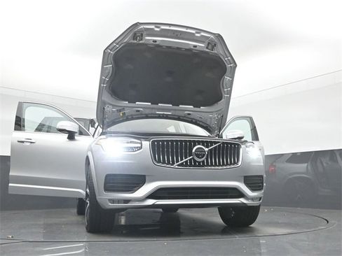 Used 2022 Volvo XC90 T6 Momentum w/ Advanced Package image 55