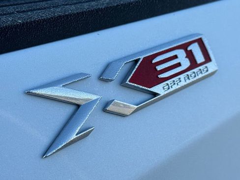 Used 2026 GMC Sierra 1500 SLT AWD/4WD image 7