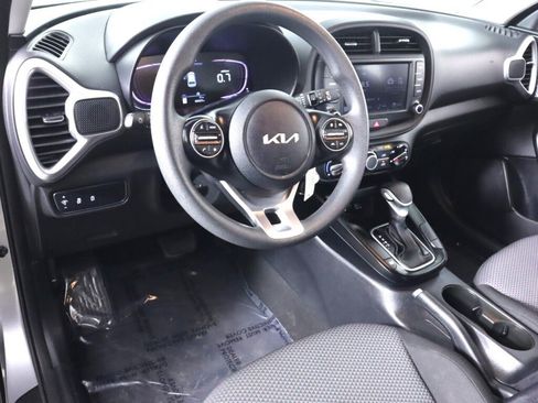 Used 2023 Kia Soul LX FWD image 9