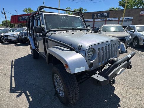 Used 2014 Jeep Wrangler Unlimited Rubicon w/ Connectivity Group AWD/4WD image 3