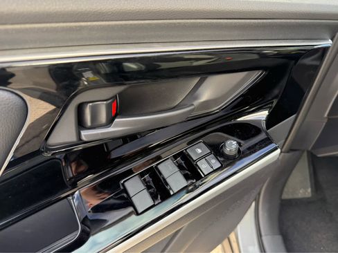 Used 2023 Toyota bZ4X XLE image 7