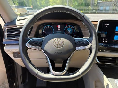 Used 2025 Volkswagen Atlas SE AWD/4WD image 15
