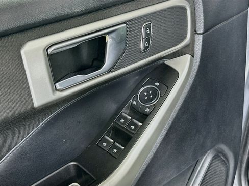 Used 2020 Ford Explorer XLT RWD image 15