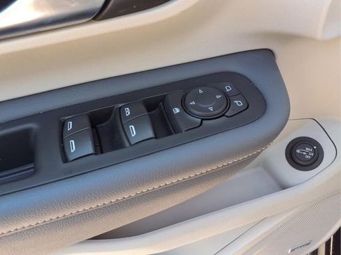 Certified 2022 GMC Terrain Denali w/ Denali Premium Package AWD/4WD image 18