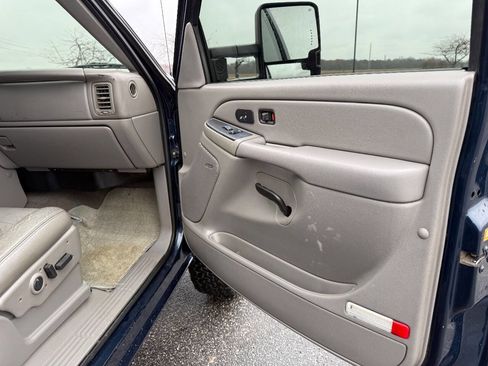 Used 2006 GMC Sierra 2500 SLT w/ Heavy-Duty Power Package image 9