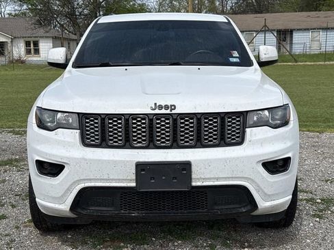 Used 2019 Jeep Grand Cherokee Altitude image 2