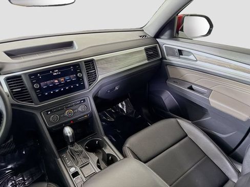 Used 2021 Volkswagen Atlas Cross Sport SE FWD image 23