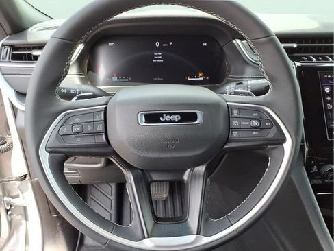 Used 2025 Jeep Grand Cherokee L Laredo w/ Luxury Tech Group I AWD/4WD image 24