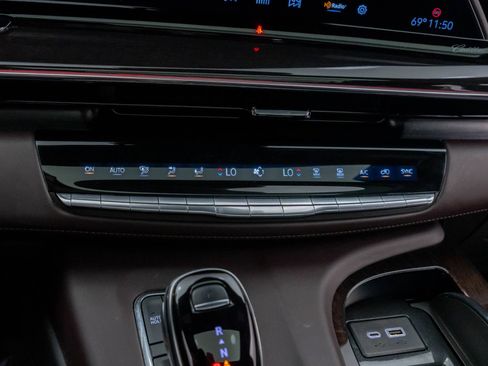 Certified 2024 Cadillac Escalade Premium Luxury Platinum w/ LPO, Floor Liner Package AWD/4WD image 29