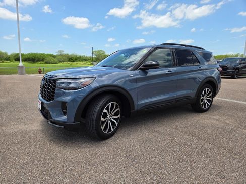 Used 2025 Ford Explorer ST-Line RWD image 3