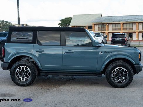 Used 2022 Ford Bronco Outer Banks image 3
