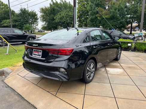 Used 2024 Kia Forte LXS FWD image 11