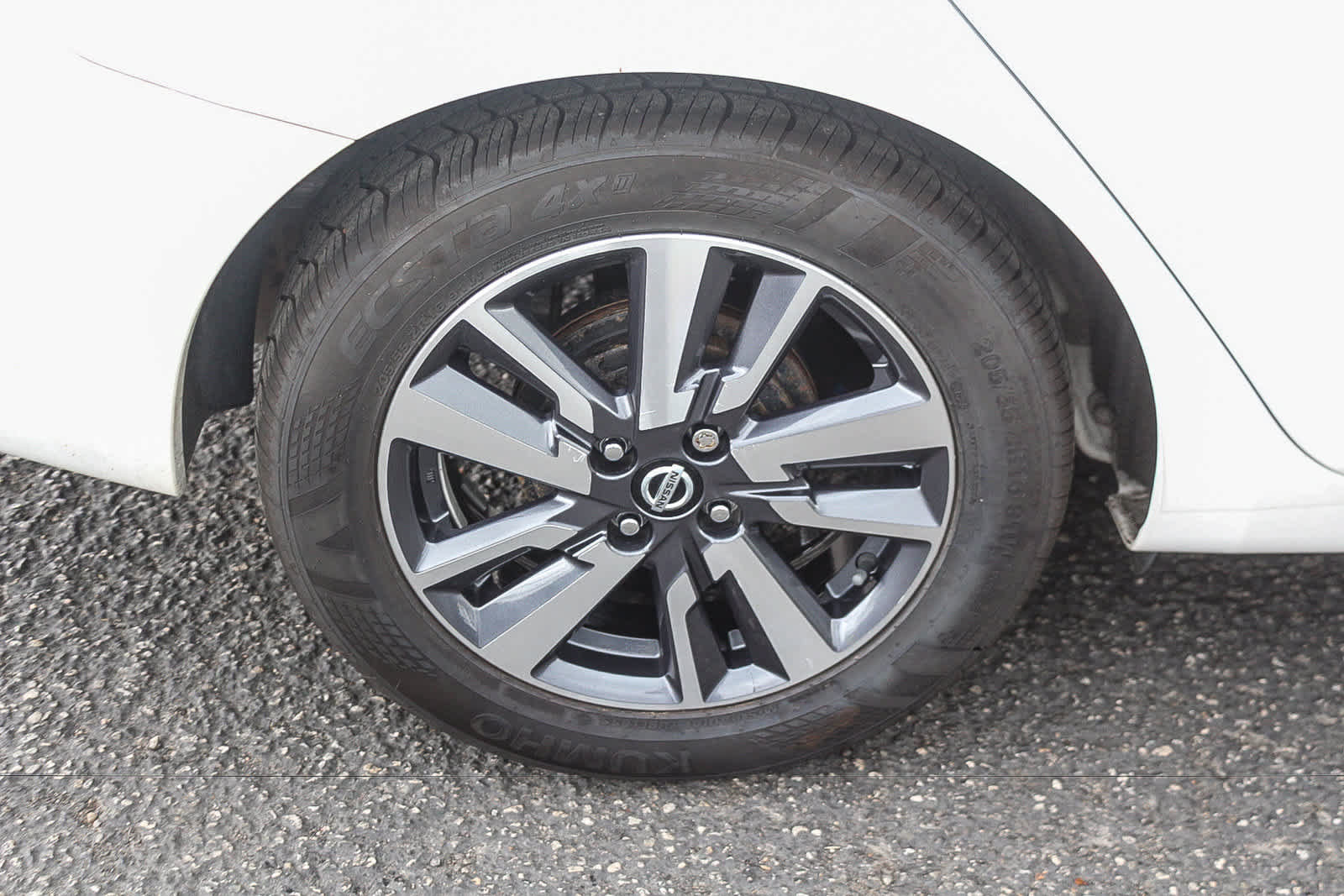 Used 2020 Nissan Versa SV FWD image 11