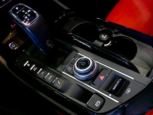 Used 2020 Maserati Levante image 33