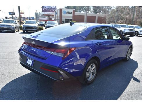 Used 2025 Hyundai Elantra SE image 5