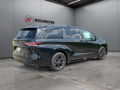 Used 2026 Toyota Sienna XSE AWD/4WD image 5