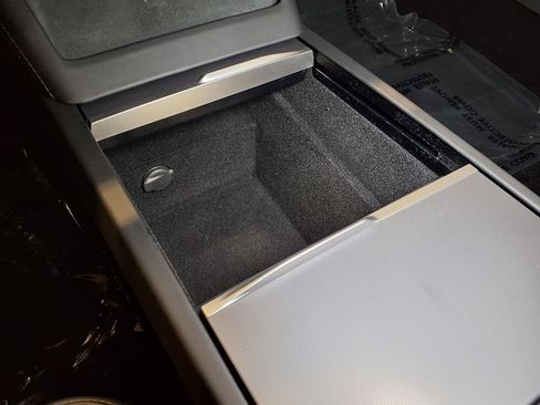 Used 2024 Tesla Model 3 Standard Range RWD image 5