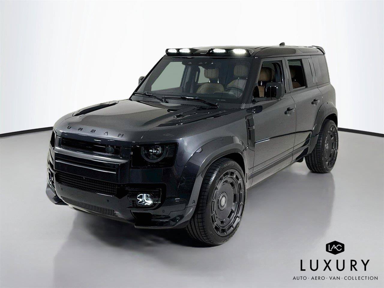 Used 2025 Land Rover Defender 110 V8 AWD/4WD image 3