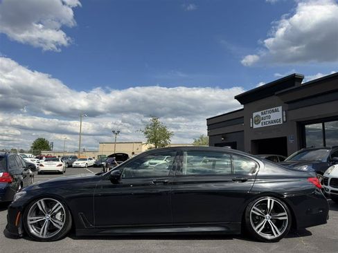 Used 2018 BMW 750i RWD image 2